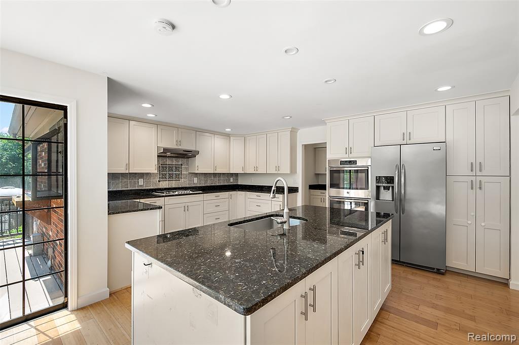5353 W Bloomfield Lake Road, West Bloomfield, MI 48323 — Photo 18