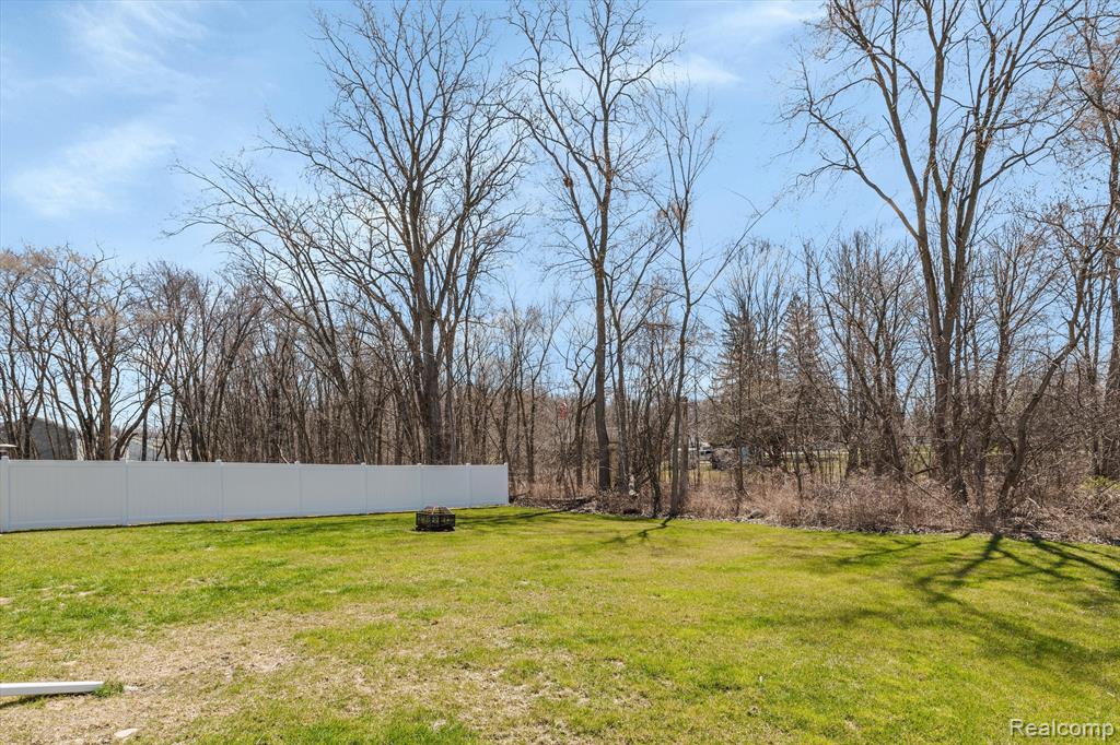6006 BURTON ESTATES Drive, Burton, MI 48519 — Photo 36