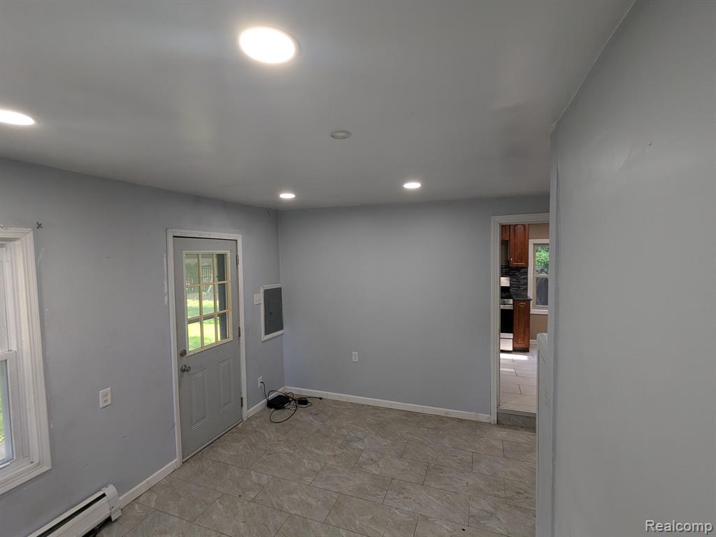 4208 CROISSANT Street, Dearborn Heights, MI 48125 — Photo 8