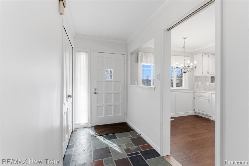 1043 Westview Road, Bloomfield Hills, MI 48304 — Photo 9