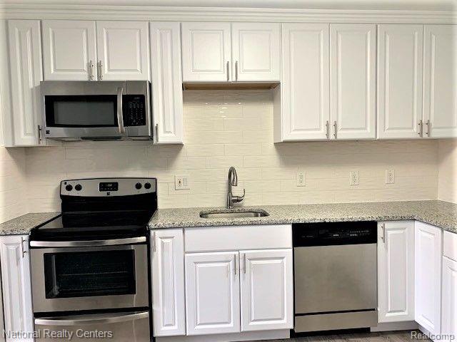 33853 PONDVIEW Circle, Livonia, MI 48152 — Photo 4