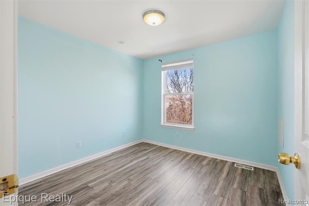 7858 Turrillium Lane, Waterford, MI 48327 — Photo 16