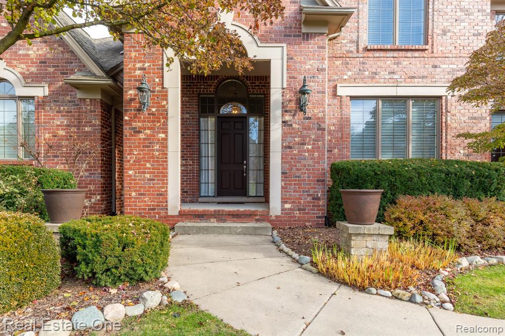 658 Langley Road, Rochester Hills, MI 48309 — Photo 2
