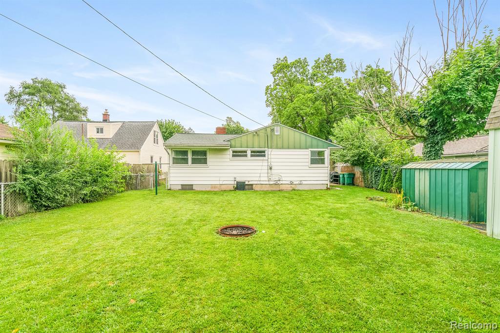 611 N IVANHOE Avenue, Ypsilanti, MI 48198 — Photo 8