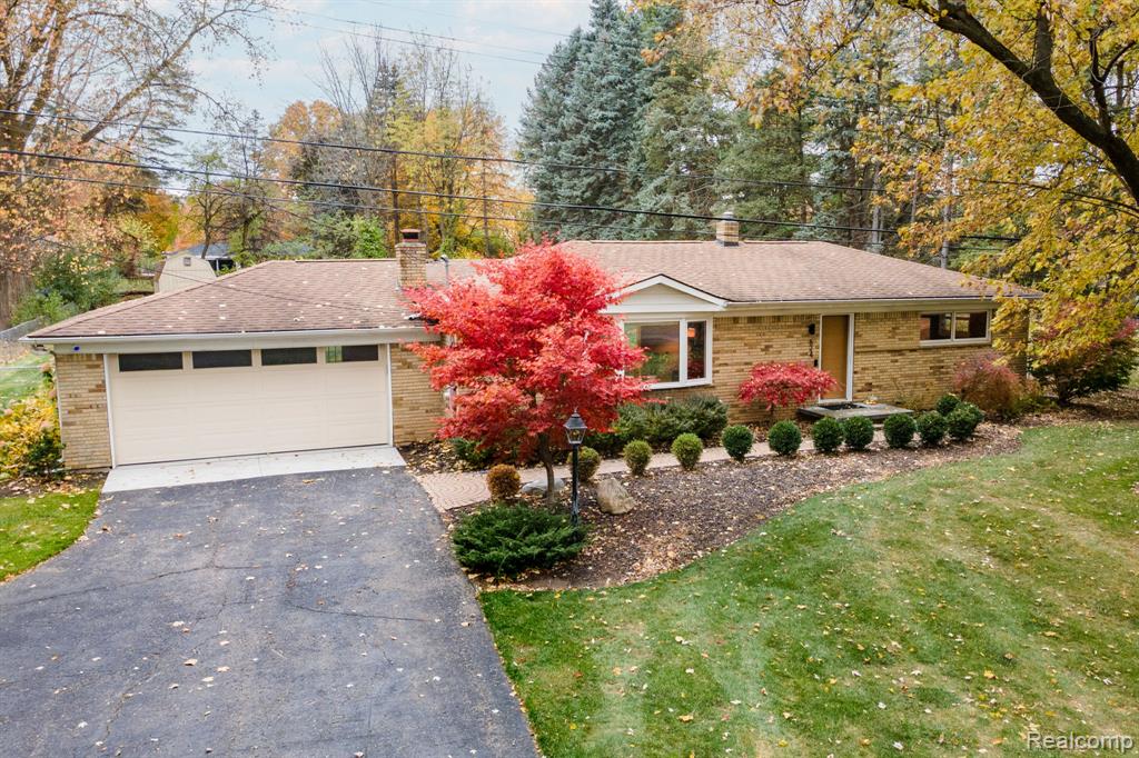 624 Slocum Drive, Auburn Hills, MI 48326 — front exterior