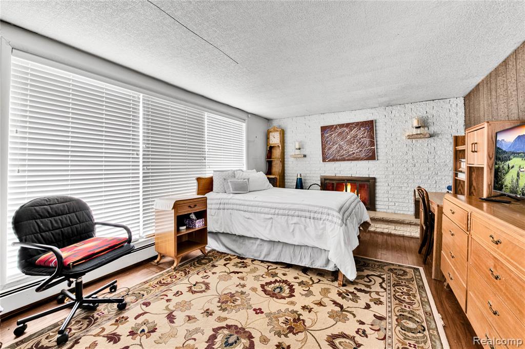 2952 PRYNNE Street, Keego Harbor, MI 48320 — Photo 13