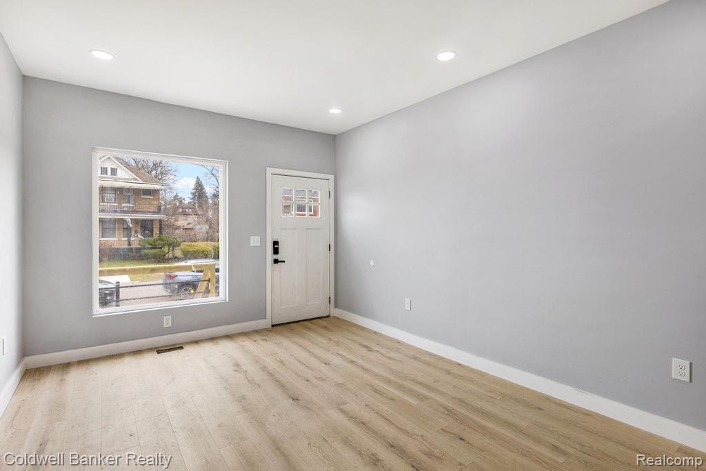 639 BELMONT Street, Detroit, MI 48202 — Photo 33