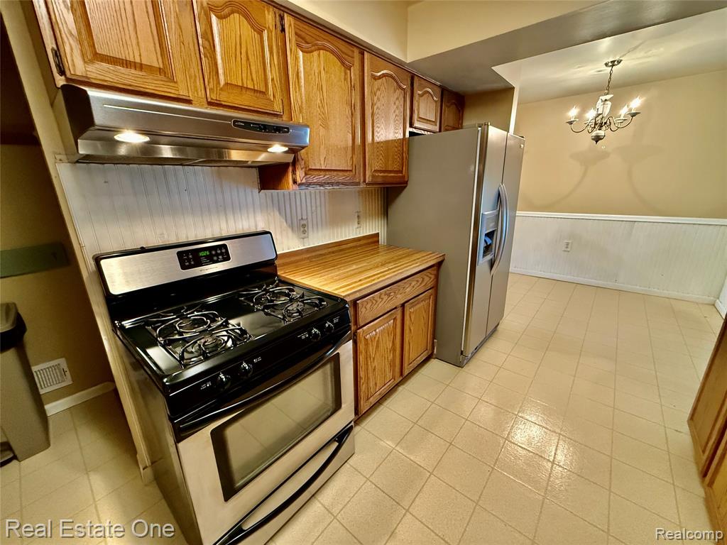42075 GLORIA Drive, Canton, MI 48187 — Photo 15