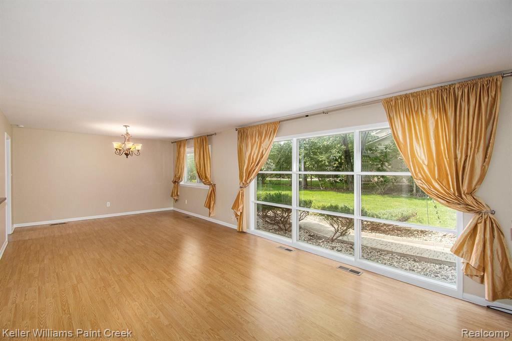 7374 WOODRIDGE Road, West Bloomfield, MI — Photo 6