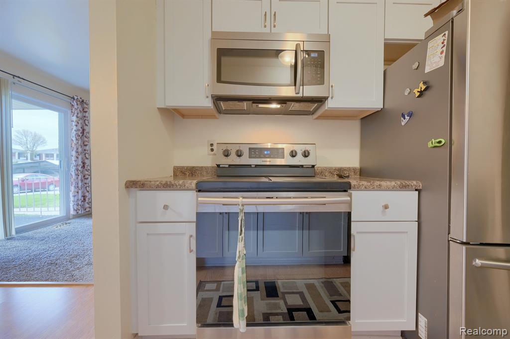 1891 BALDWIN Drive, 2, Trenton, MI 48183 — Photo 9