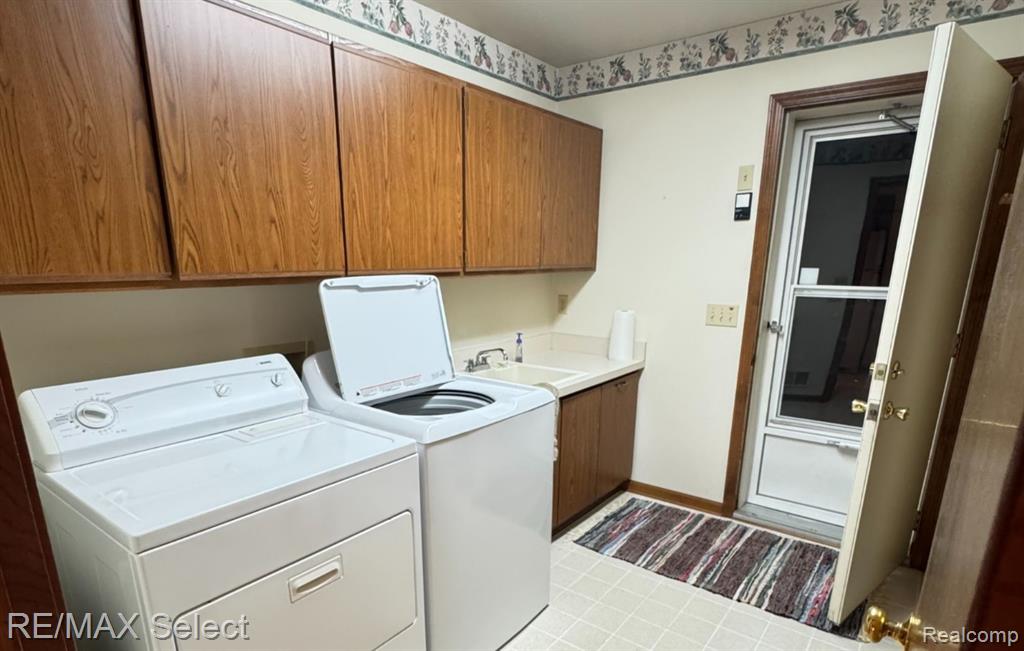 6060 Oak Creek Drive, Swartz Creek, MI 48473 — Photo 16