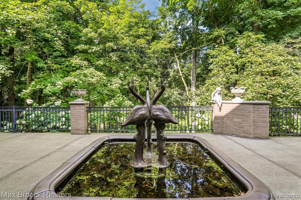 4366 KAREN Lane, Bloomfield Hills, MI 48302 — Photo 26