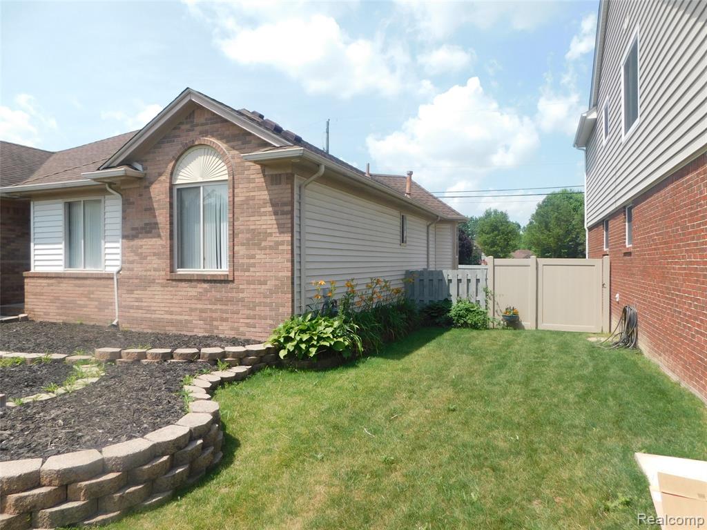 52025 HICKORY Drive, Chesterfield, MI 48047 — Photo 4