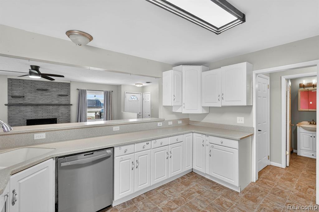 1325 N Linden Road, Flint, MI 48532 — Photo 4