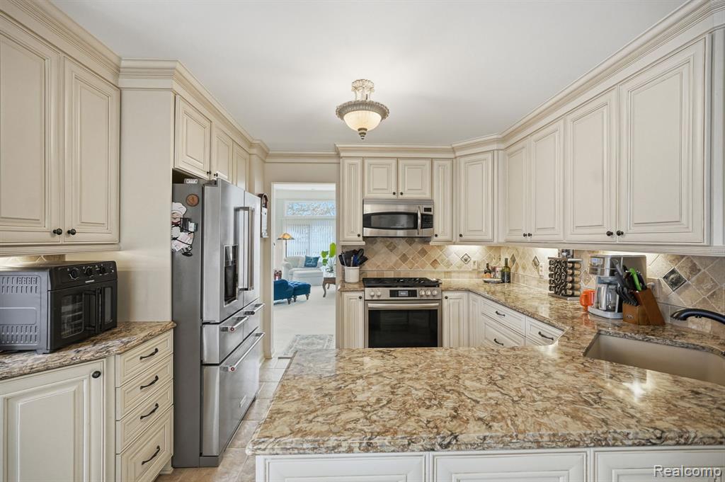 42626 Christina Drive, Sterling Heights, MI 48313 — Photo 5