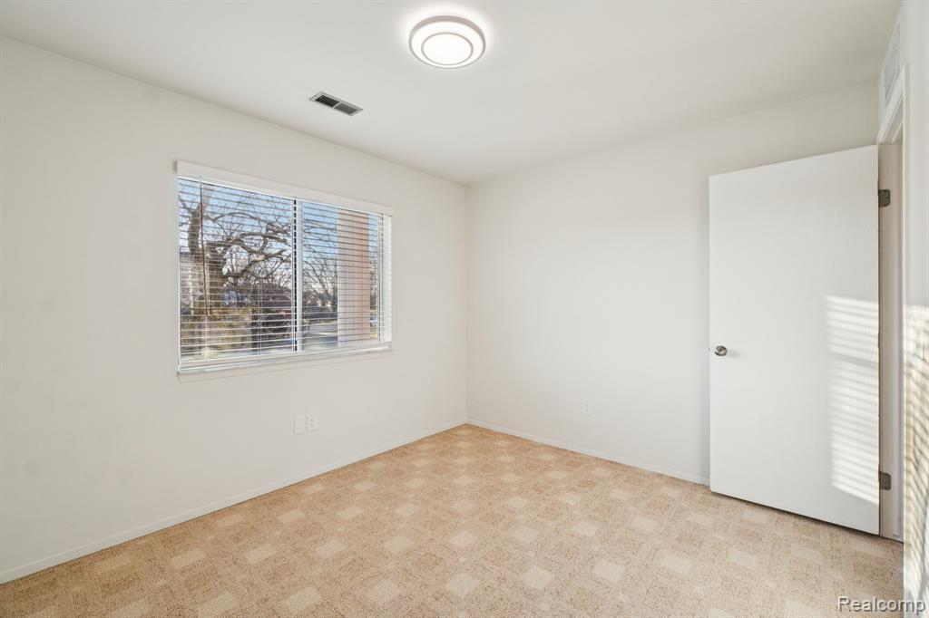 51288 Johns Drive, 7, New Baltimore, MI 48047 — Photo 7