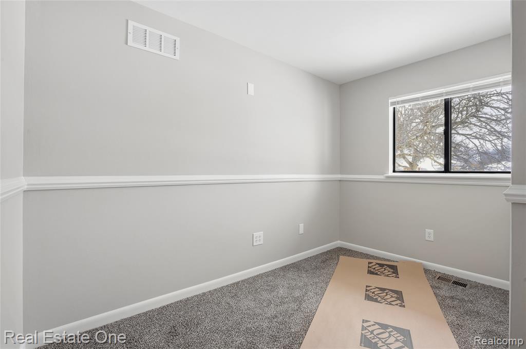 8422 Robindale Avenue, Dearborn Heights, MI 48127 — Photo 16