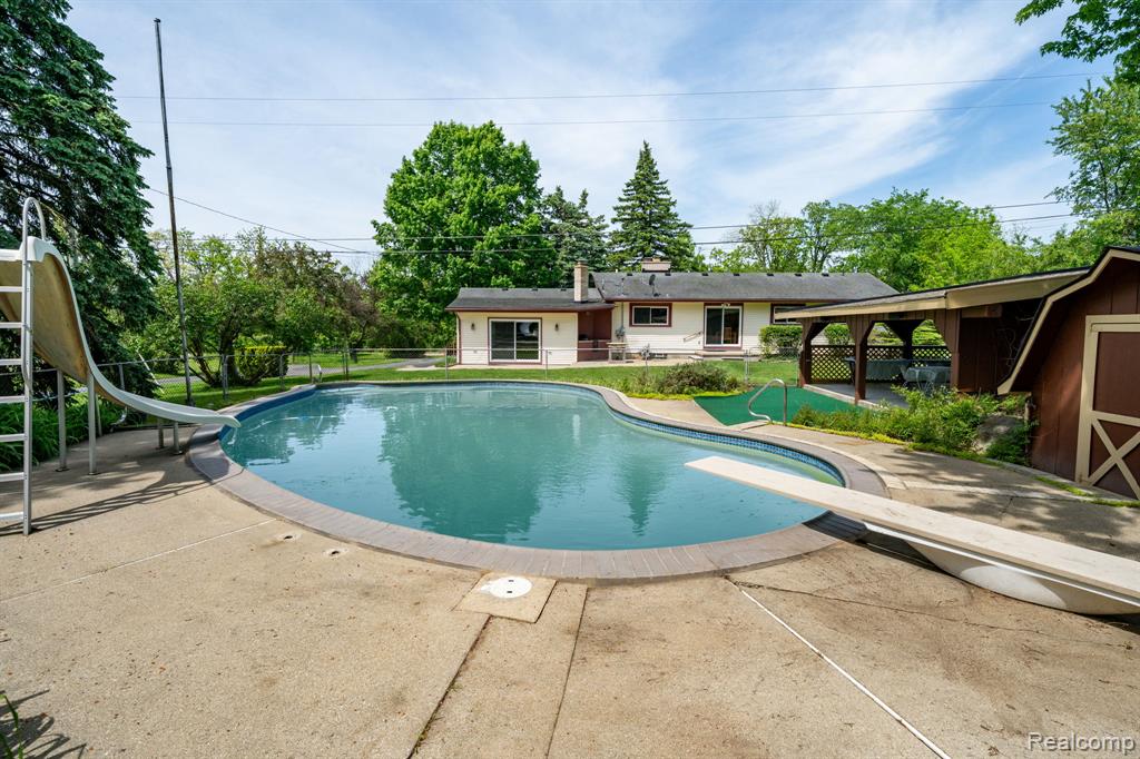 5871 Brewster Road, Rochester Hills, MI 48306 — Photo 41