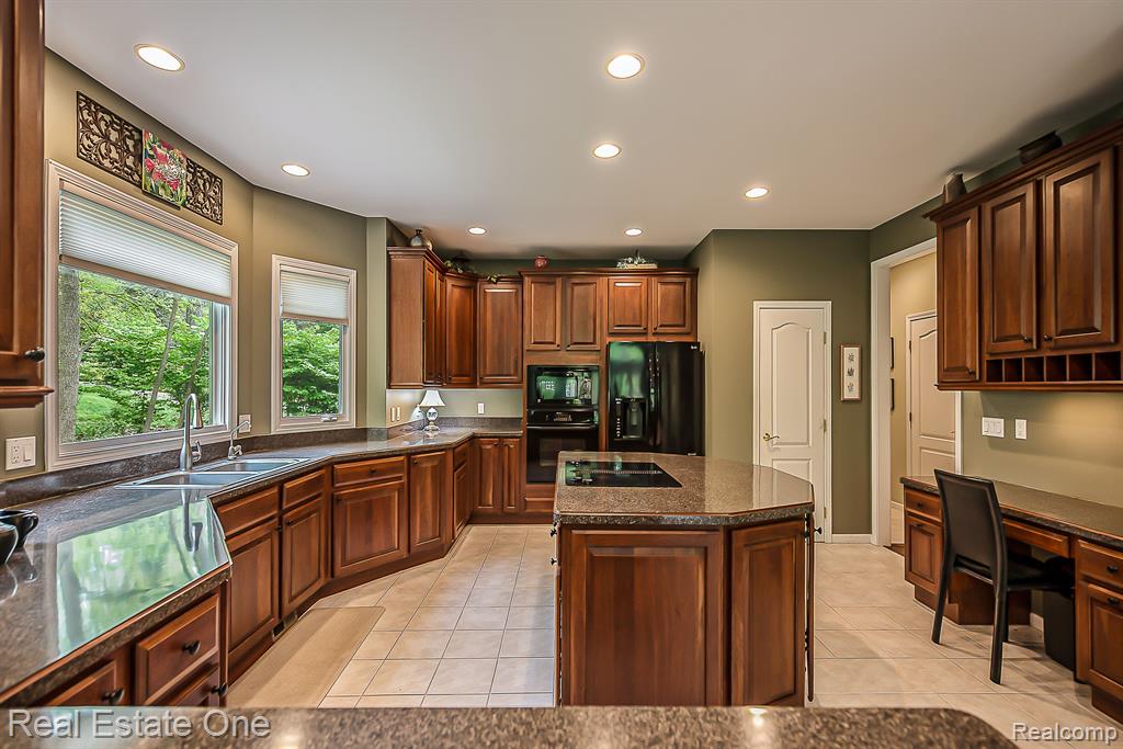 8444 CLIMBING Way, Pinckney, MI 48169 — Photo 24