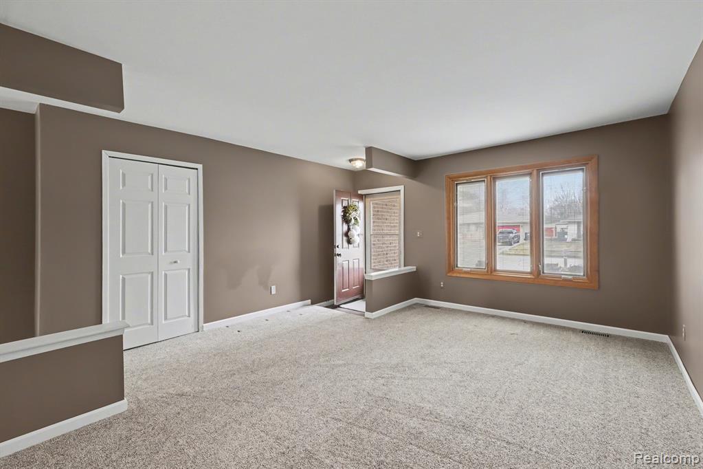 39712 Crystal Drive, Sterling Heights, MI 48310 — Photo 5