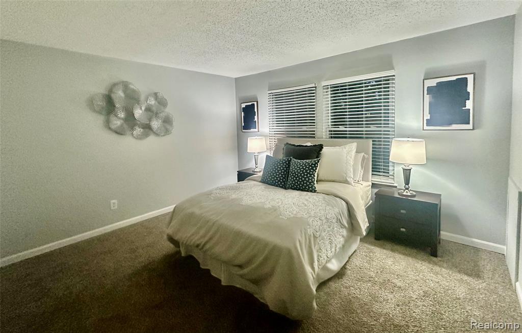5783 Williamsburg Court, Waterford, MI 48327 — Photo 31
