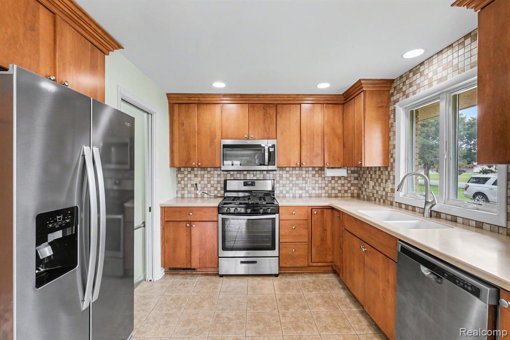 5199 Lapeer Road, Burton, MI 48509 — Photo 9