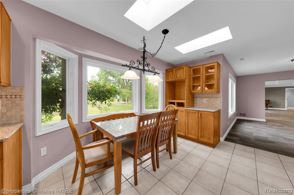 6663 Bloomfield Lane, West Bloomfield, MI — Photo 13