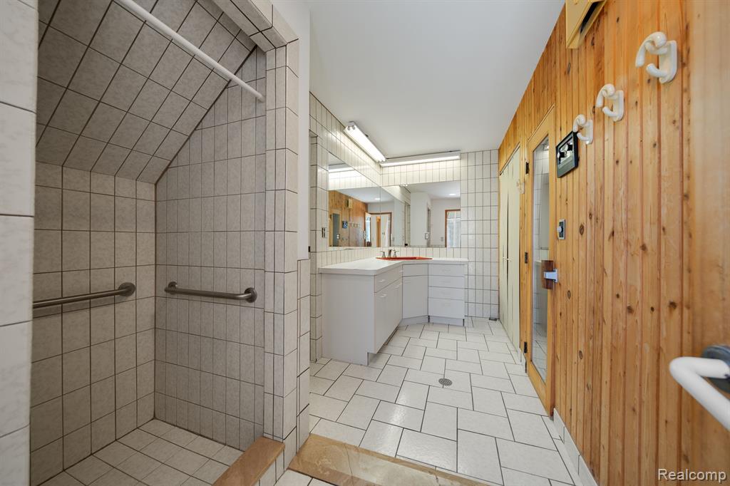 935 Stratton Drive, Waterford, MI 48328 — Photo 24