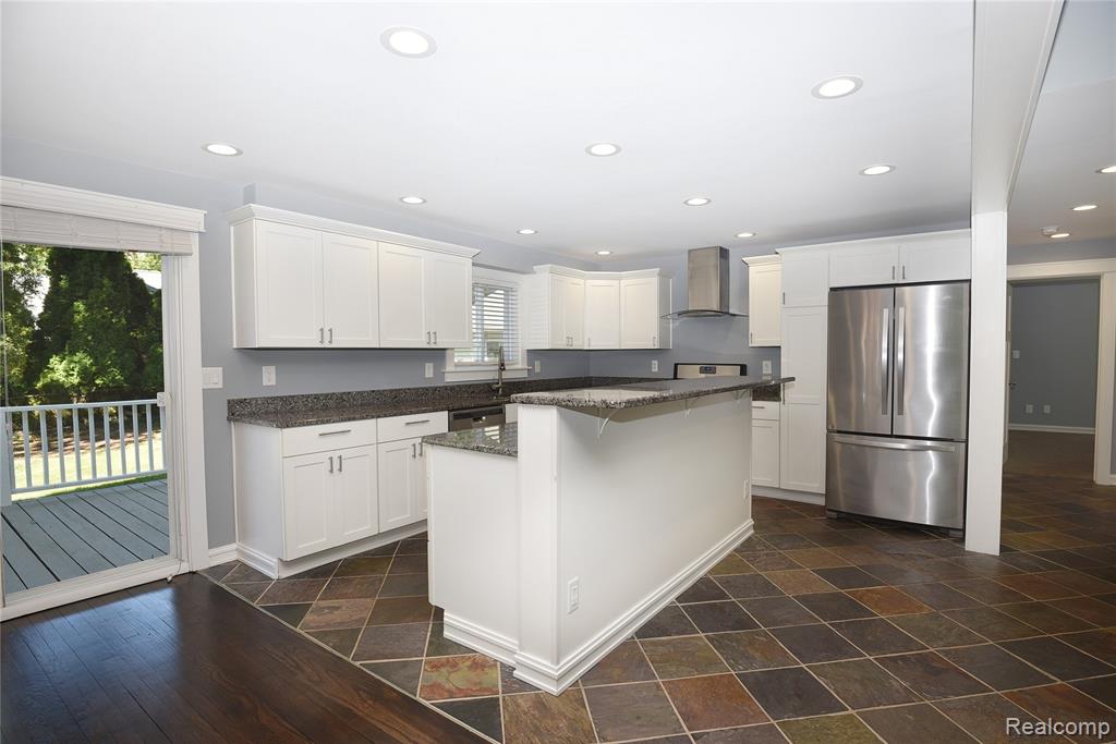 3800 Lakeview Boulevard, Orchard Lake Village, MI 48324 — Photo 12