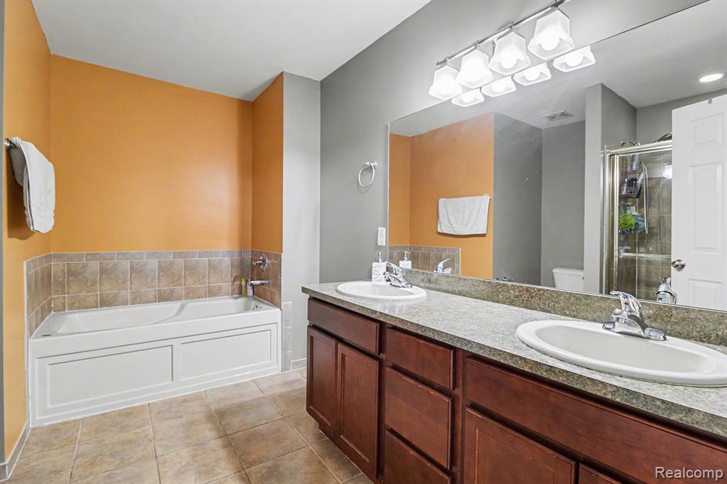 8469 Heywood Circle, Sterling Heights, MI 48312 — Photo 15