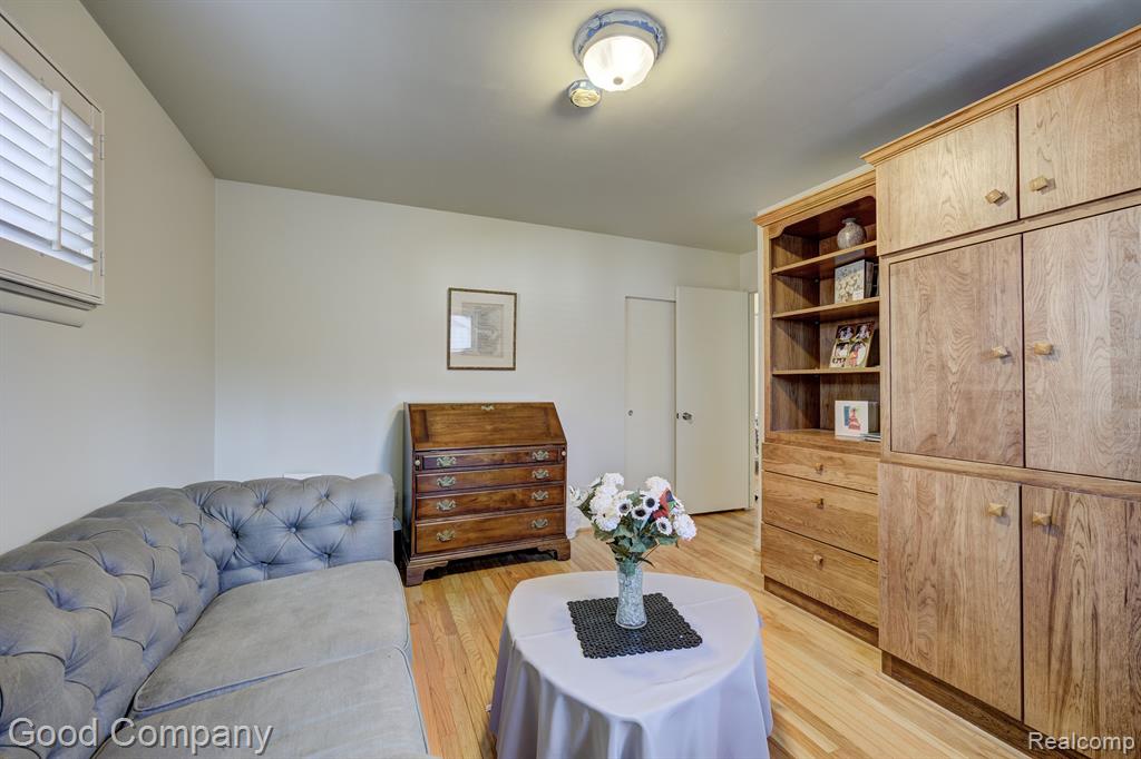 705 BUTTERNUT Avenue, Royal Oak, MI 48073 — Photo 22