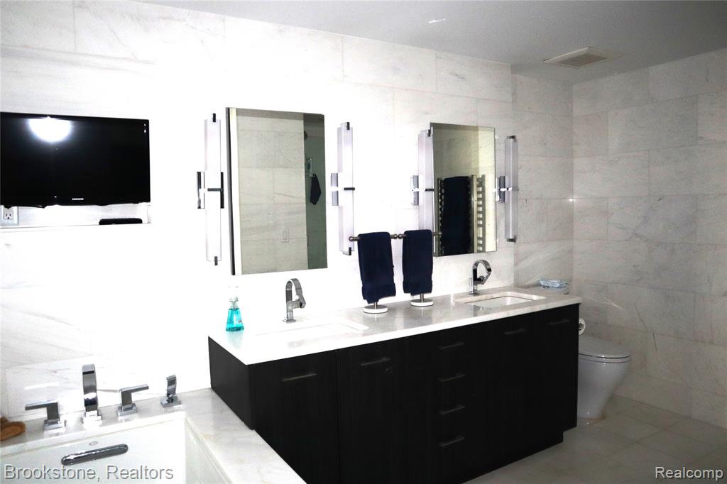 432 Washington Avenue, 1304, Royal Oak, MI 48067 — Photo 23