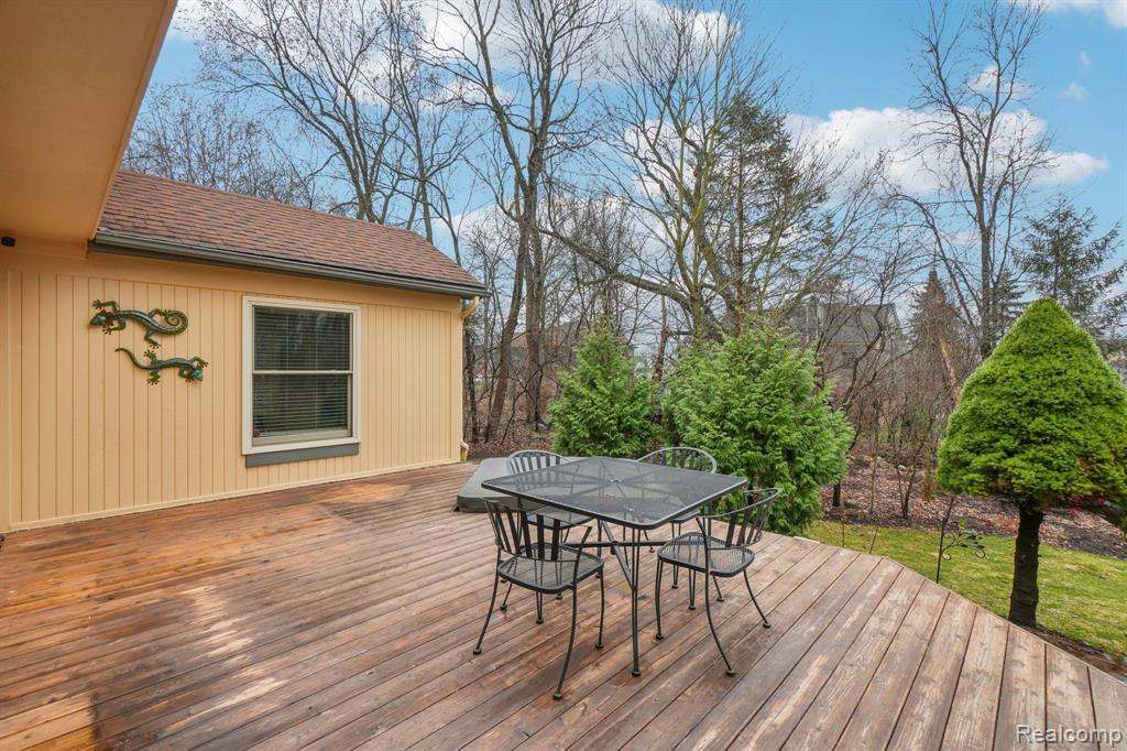 6847 HUBBARD Circle, Clarkston, MI 48348 — Photo 44