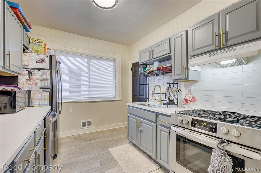 2494 Hazelwood Street - Photo 5