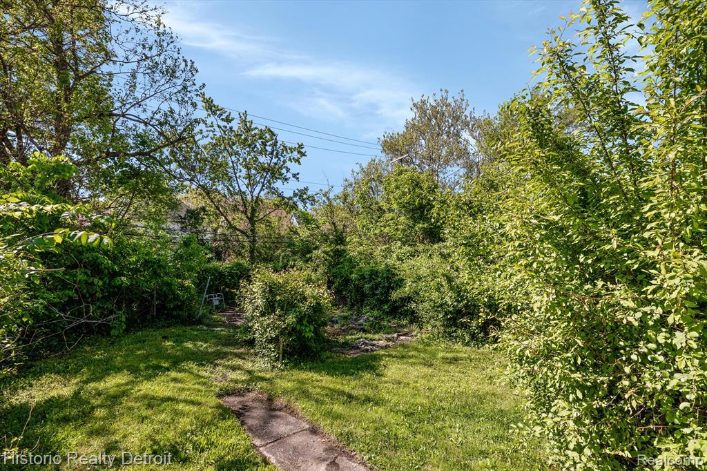 923 CALVERT Street, Detroit, MI 48202 — Photo 23