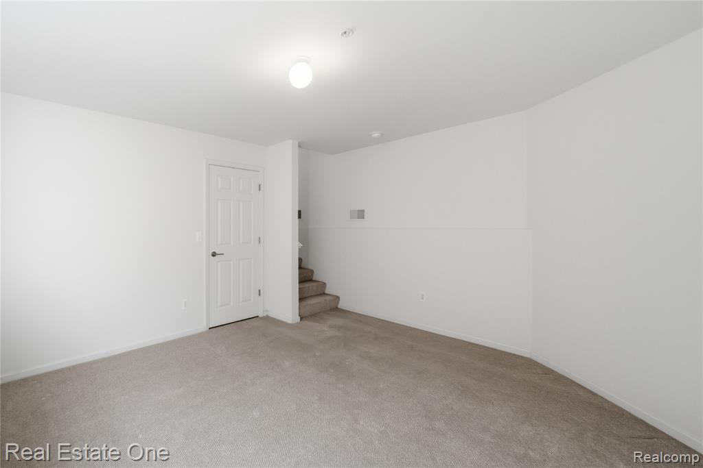 402 Old Pine Way, Walled Lake, MI 48390 — Photo 24
