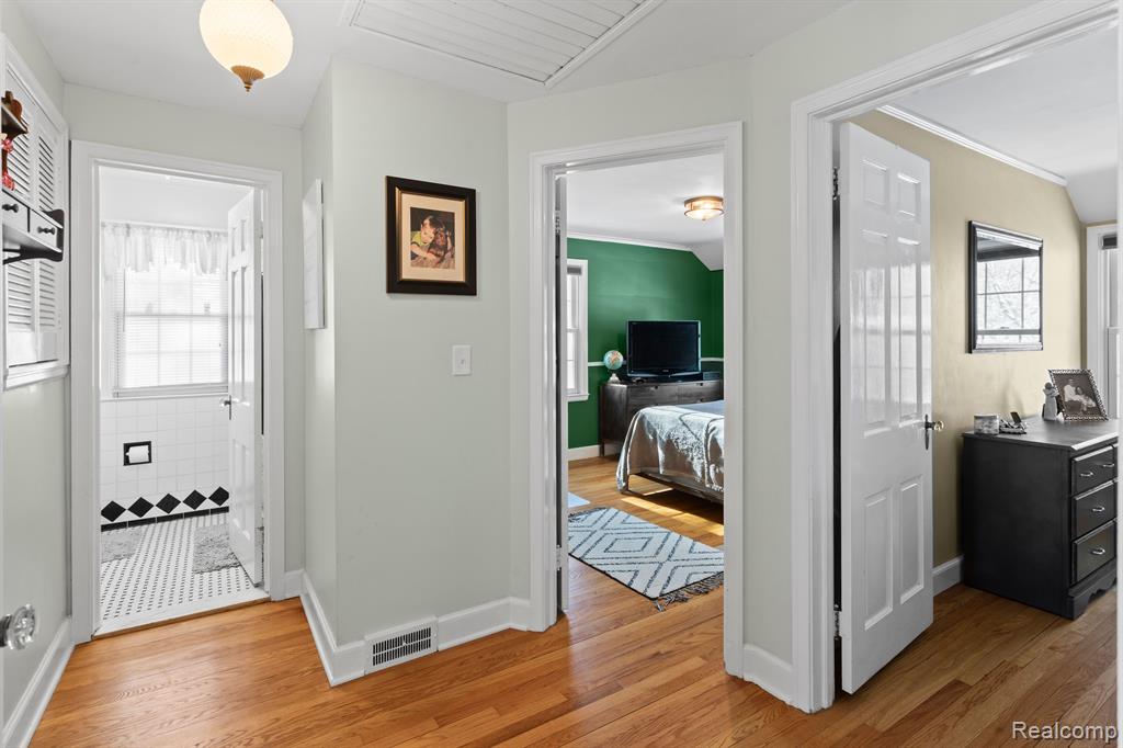 9806 BERWICK Street, Livonia, MI 48150 — Photo 23