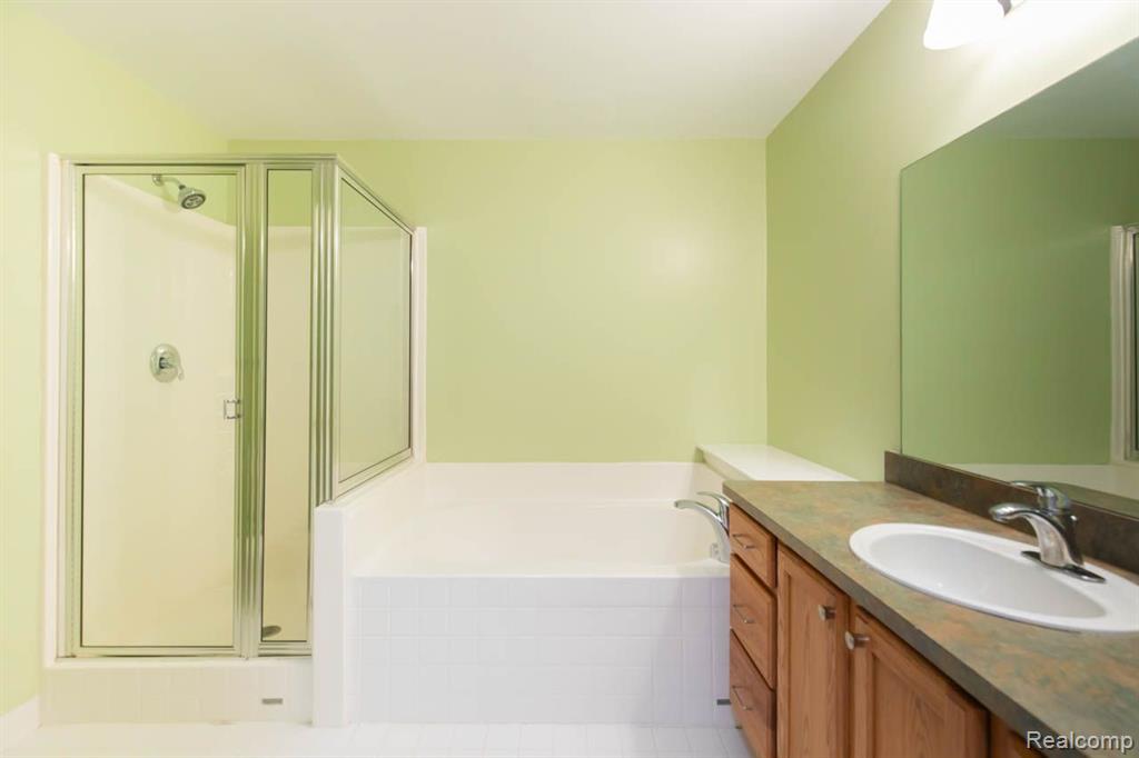 28460 CARLTON WAY Drive, Novi, MI 48377 — Photo 30