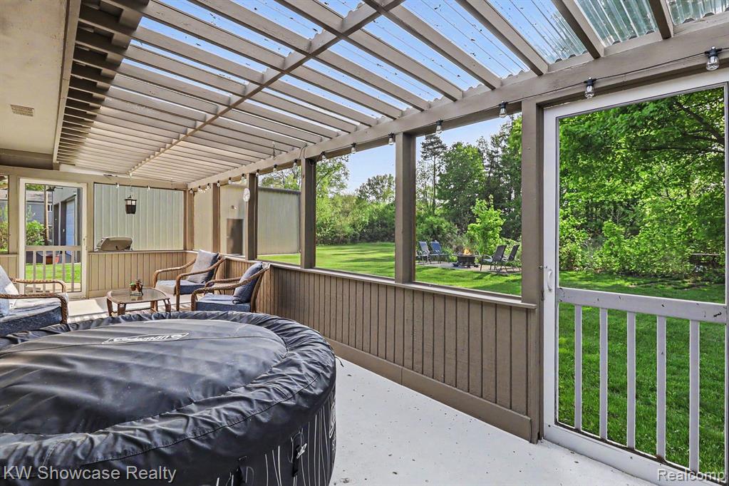2572 Ridge Road, White Lake, MI 48383 — Photo 15