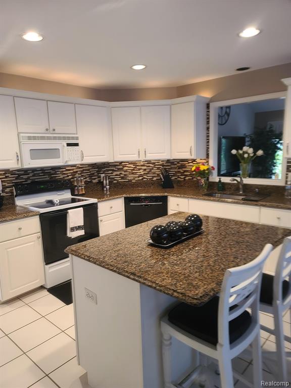 43201 POINTE Drive, Clinton Twp, MI 48038 — Photo 10