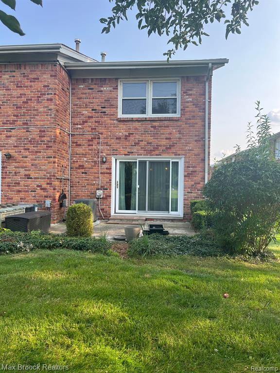 2661 KINGSTOWNE Drive, Commerce Twp, MI 48390 — Photo 3