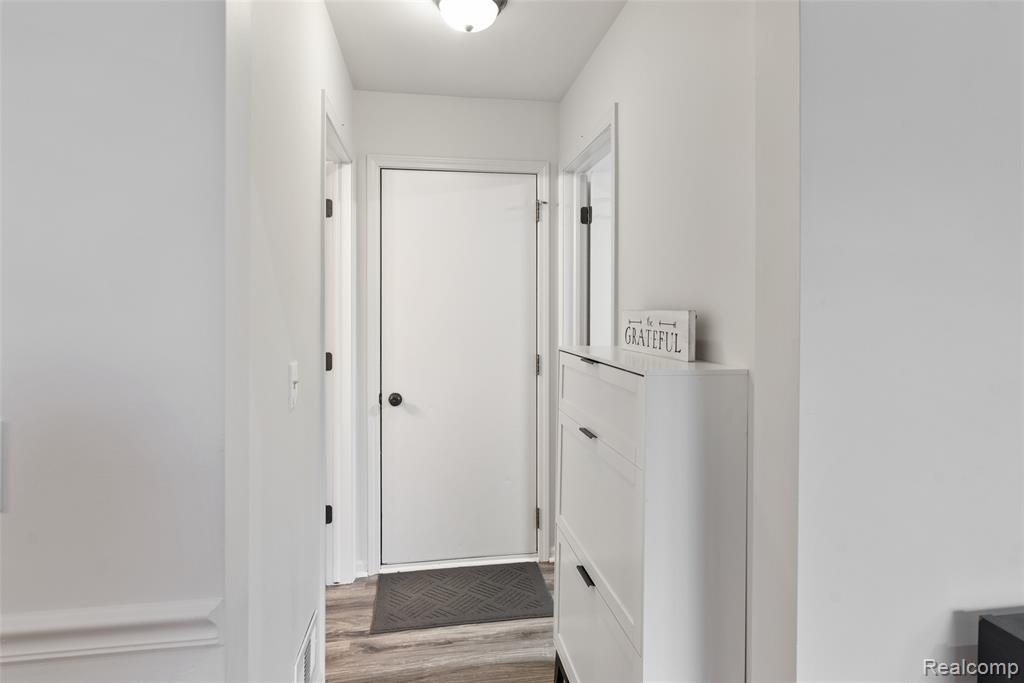 4325 Heatherstone Drive, Waterford, MI 48329 — Photo 17