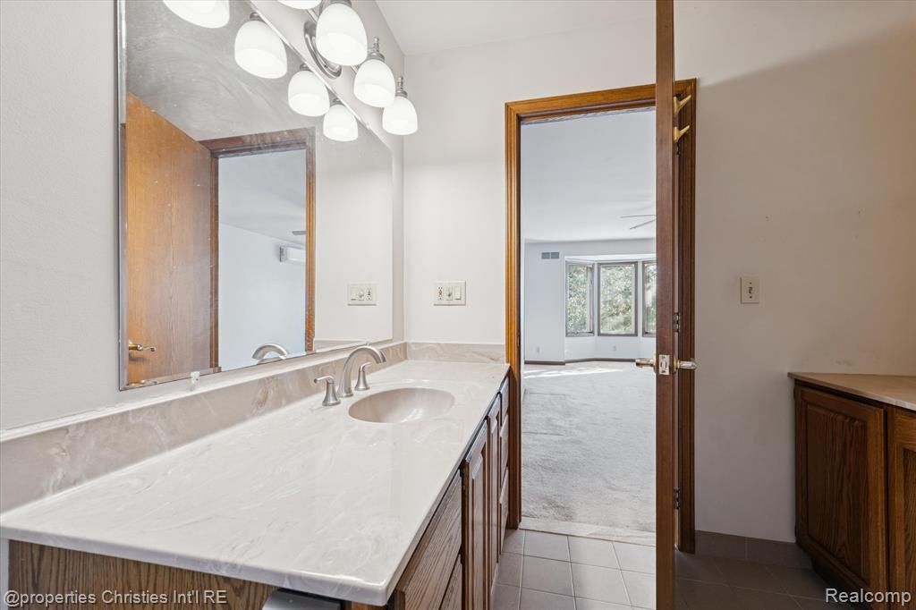48818 Pebble Lane, Novi, MI — Photo 40