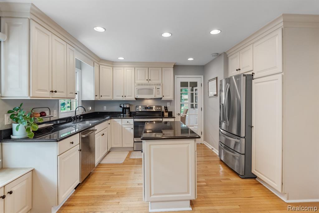 821 BEECH Court, Plymouth, MI 48170 — Photo 15