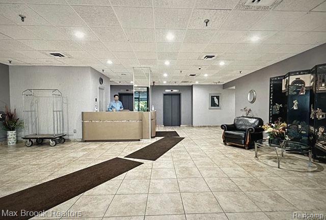 15801 PROVIDENCE Drive, 2D, Southfield, MI 48075 — Photo 4
