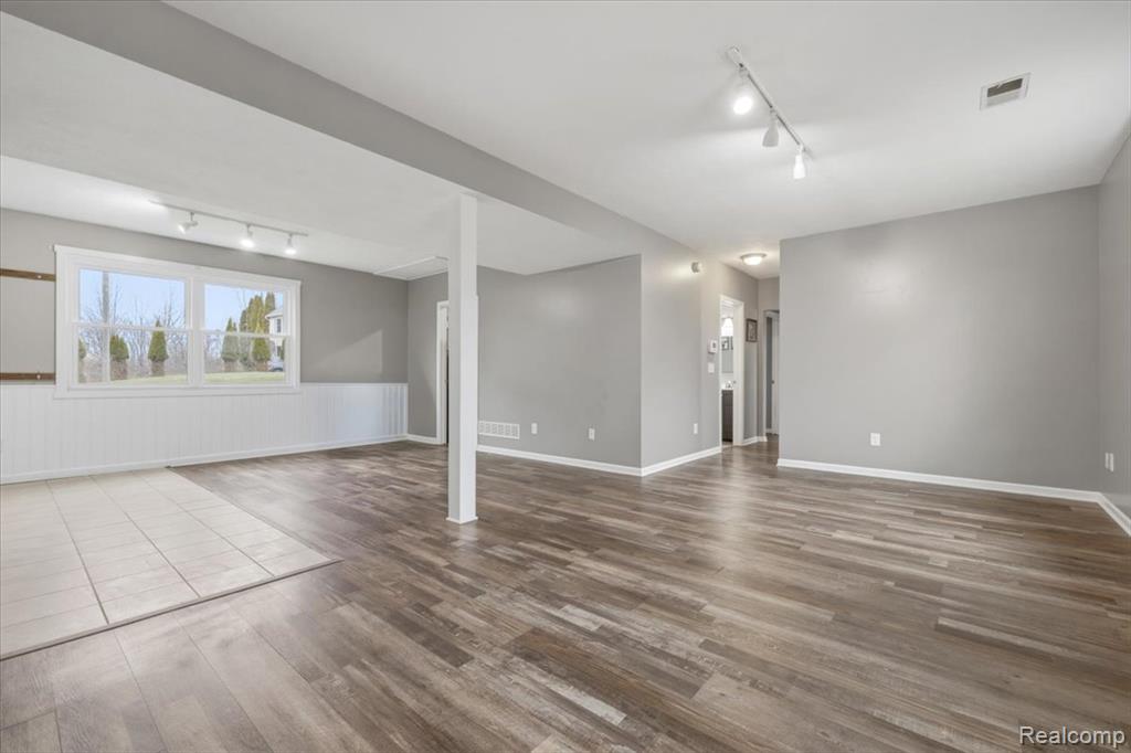5647 Owosso Road, Fowlerville, MI 48836 — Photo 12