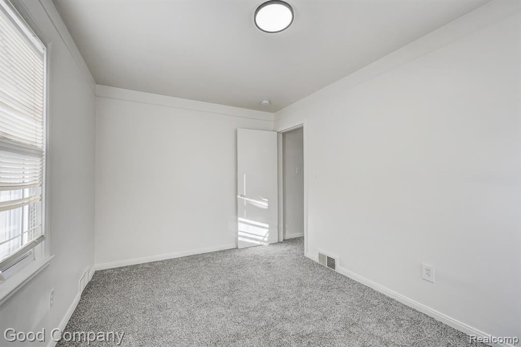 967 E Shevlin Avenue, Hazel Park, MI 48030 — Photo 17