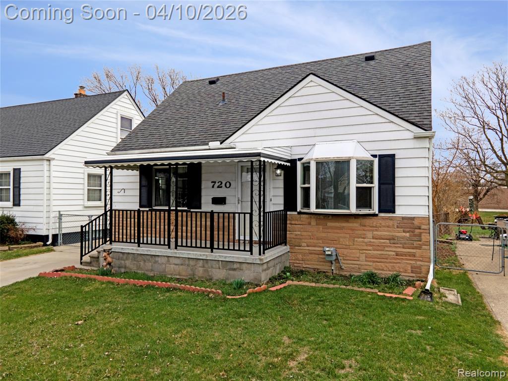 720 E Robert Avenue, Hazel Park, MI 48030 — Photo 3
