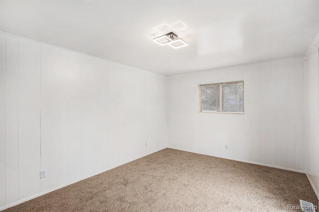1119 Lakeview Street, Waterford, MI 48328 — Photo 9