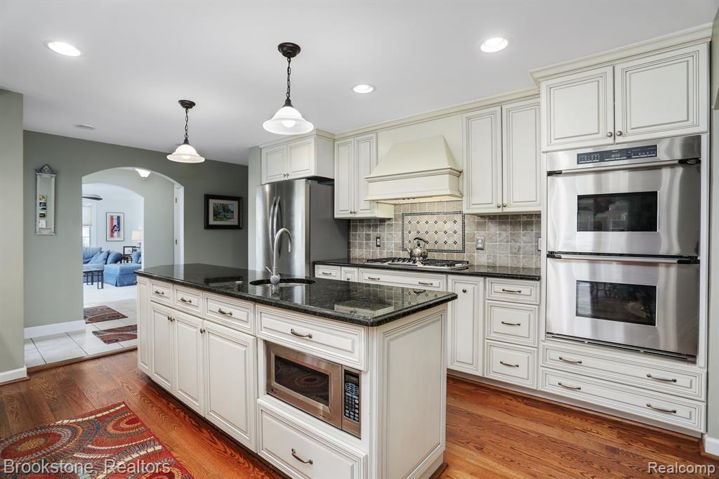 7585 LILAC Court, West Bloomfield, MI 48324 — Photo 6